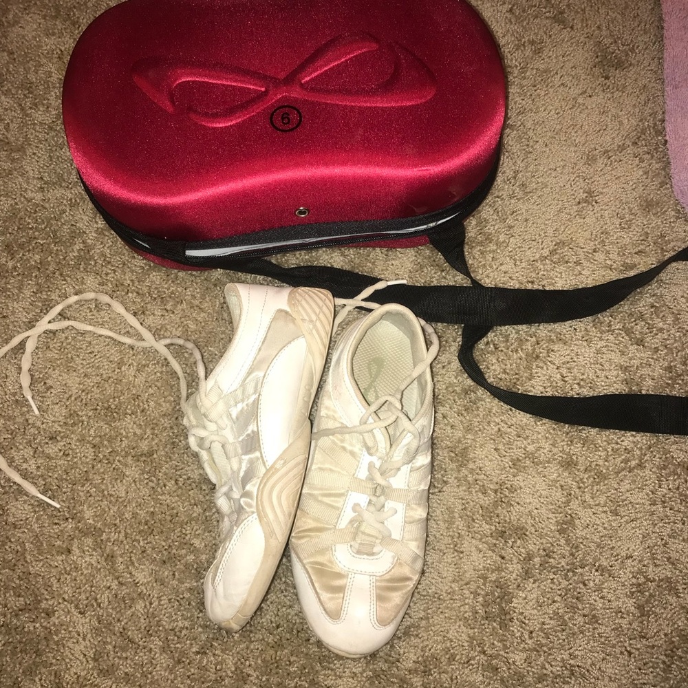 Infinity cheer shoes